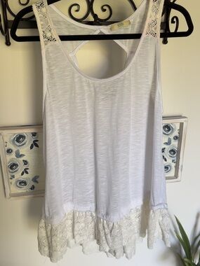 Kori White Lace-Hem Sleeveless Tank Lightweight Layering